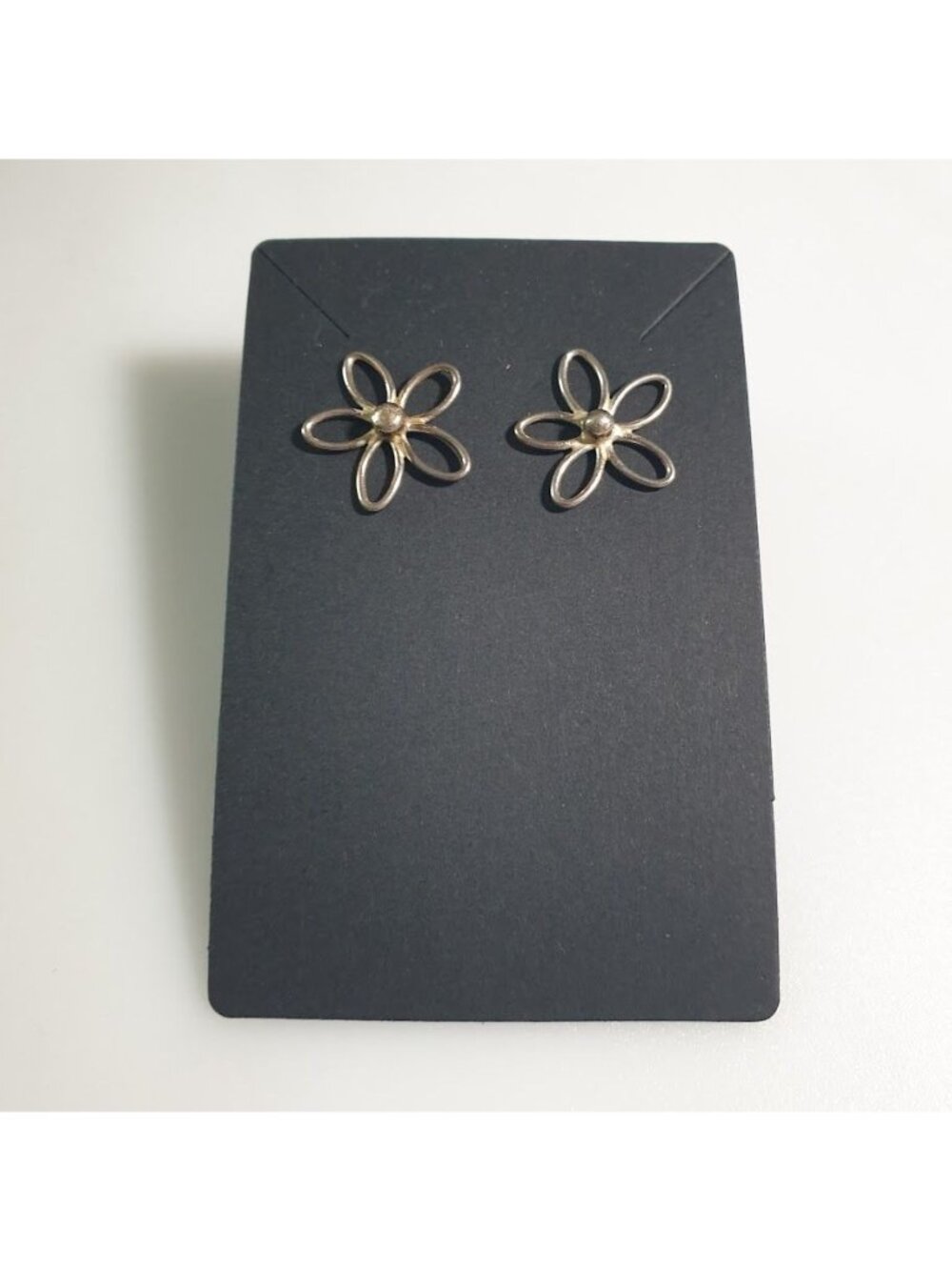 Flower Shaped Gold Tone Metal Stud Earrings Jewelry Women Lightweight Stylish